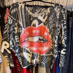 Graphic thin sweater top SZ L